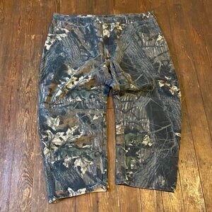 Wrangler Realtree Camo Double Knee
42x30
Waist 42"
Inseam 25"
Leg opening 9"
